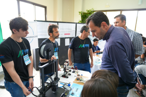 Left or right story notifica o evento adiado simples cinza