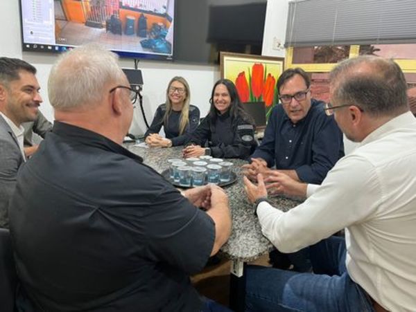 Left or right left or right whatsapp image 2026 01 16 at 07.34.24